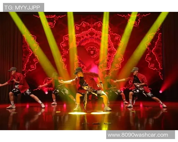 成都街舞队的中路突破之路：深度解析街舞文化与团队协作的魅力